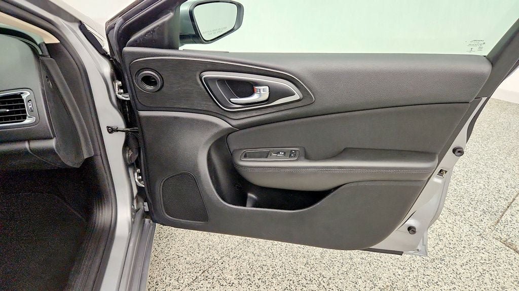 Used 2015 Chrysler 200 Limited w/ Convenience Group FWD image 27