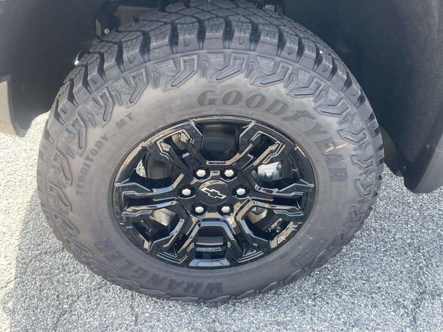 New 2026 Chevrolet Silverado 1500 ZR2 w/ Dark Appearance Package AWD/4WD image 9