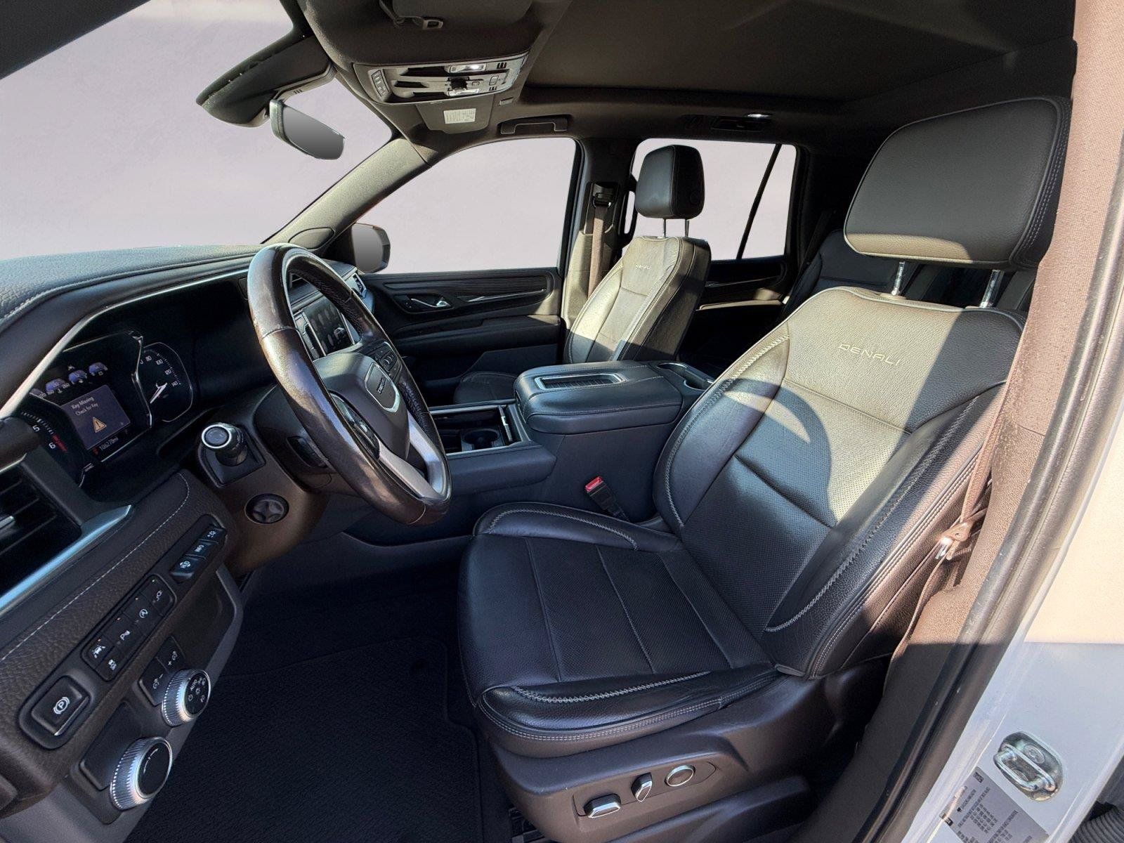 Used 2021 GMC Yukon Denali w/ Denali Premium Package RWD image 9