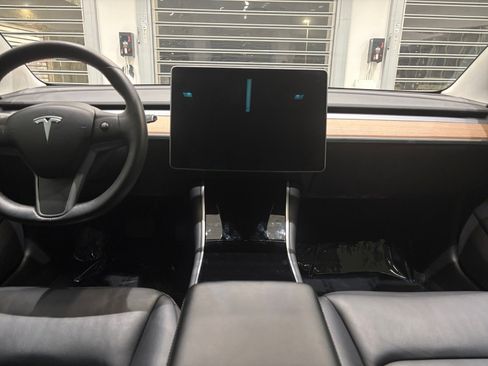 Used 2020 Tesla Model 3 Long Range image 4