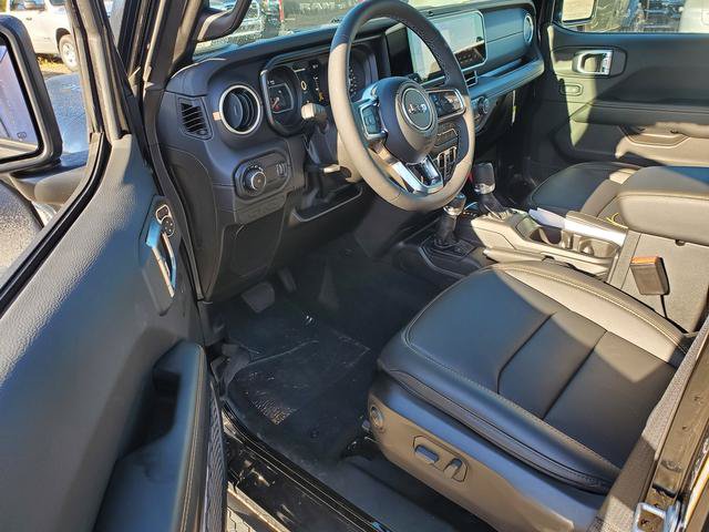New 2026 Jeep Wrangler Unlimited Sahara w/ Technology Group AWD/4WD image 6