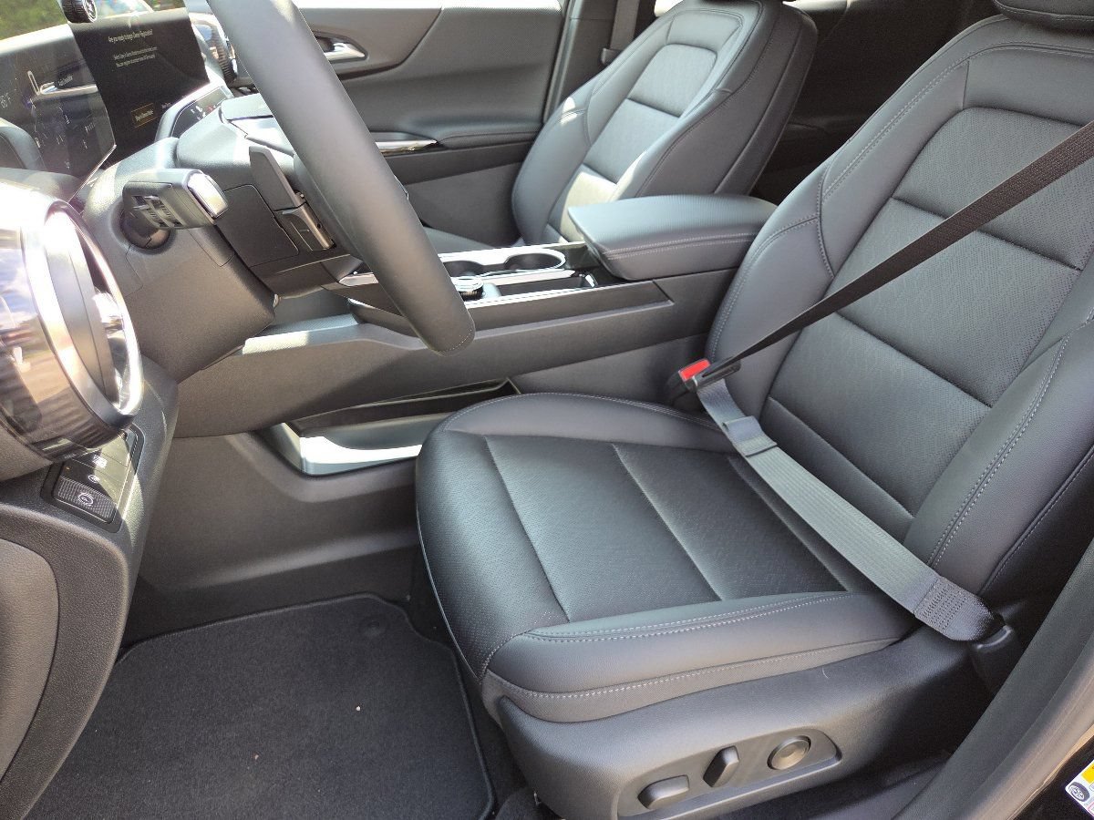 New 2027 Chevrolet Equinox LT w/ Convenience Package II FWD image 27