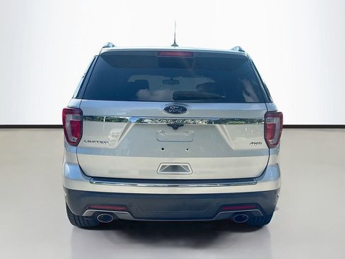 Used 2018 Ford Explorer Limited image 7