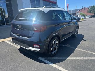 Used 2023 Hyundai Venue Limited FWD video 3