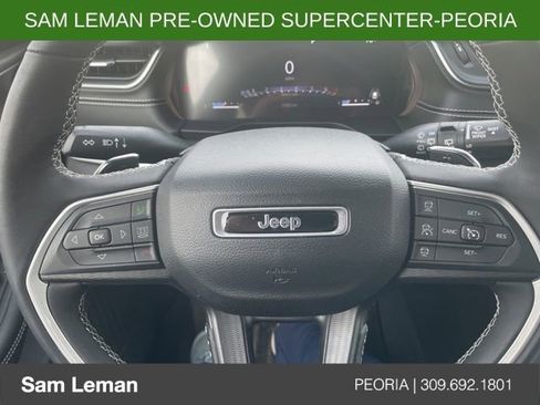 Used 2023 Jeep Grand Cherokee L Laredo image 10