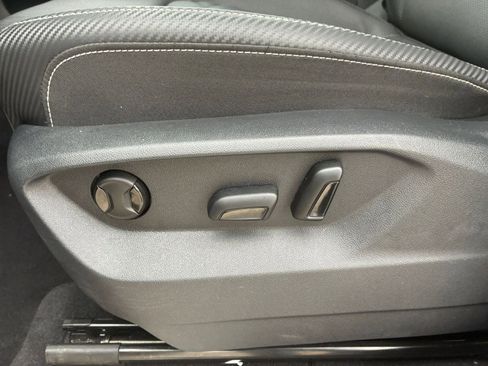 Used 2025 Volkswagen Atlas Cross Sport SE image 22