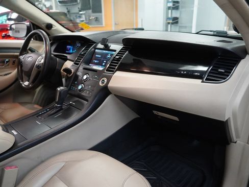 Used 2013 Ford Taurus SEL FWD image 34