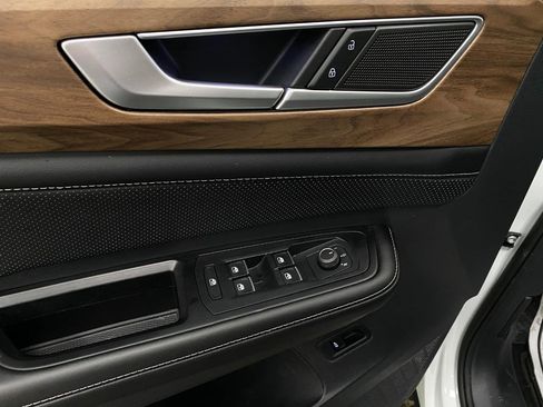 Used 2024 Volkswagen Atlas SE image 32