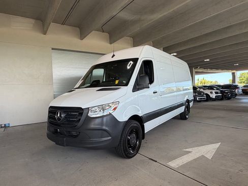 Used 2025 Mercedes-Benz Sprinter 2500 image 2