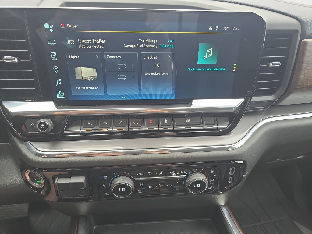 Used 2023 Chevrolet Silverado 1500 High Country w/ High Country Premium Package AWD/4WD image 22