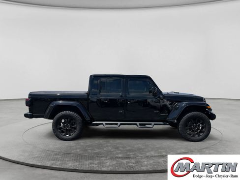 Used 2021 Jeep Gladiator Overland AWD/4WD image 4