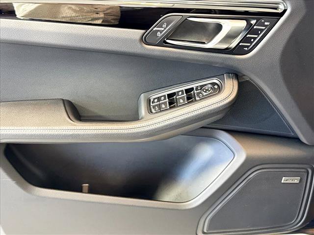 Certified 2026 Porsche Macan AWD/4WD image 11