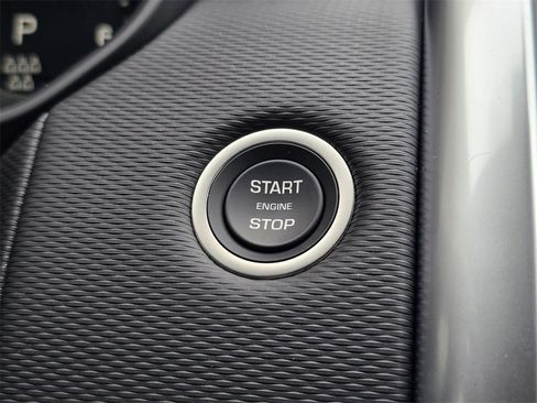 New 2025 Land Rover Discovery Dynamic SE image 18