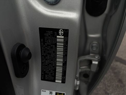 Used 2025 Toyota Corolla LE image 33