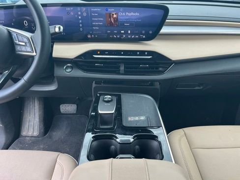 Used 2025 Buick Enclave Preferred image 9