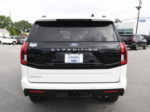 New 2026 Ford Expedition Active RWD image 9