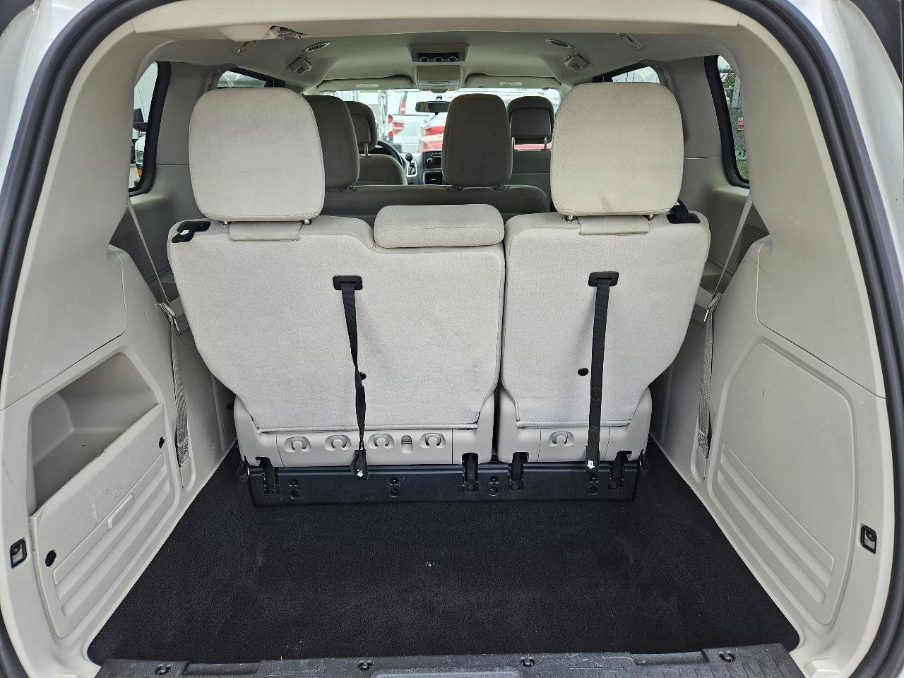 Used 2017 Dodge Grand Caravan SE FWD image 20