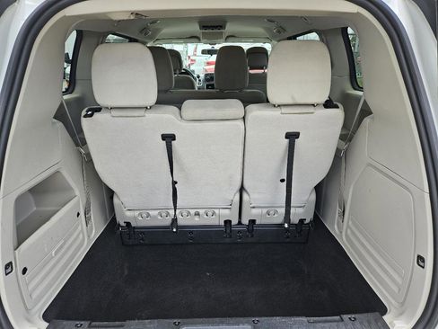 Used 2017 Dodge Grand Caravan SE FWD image 20