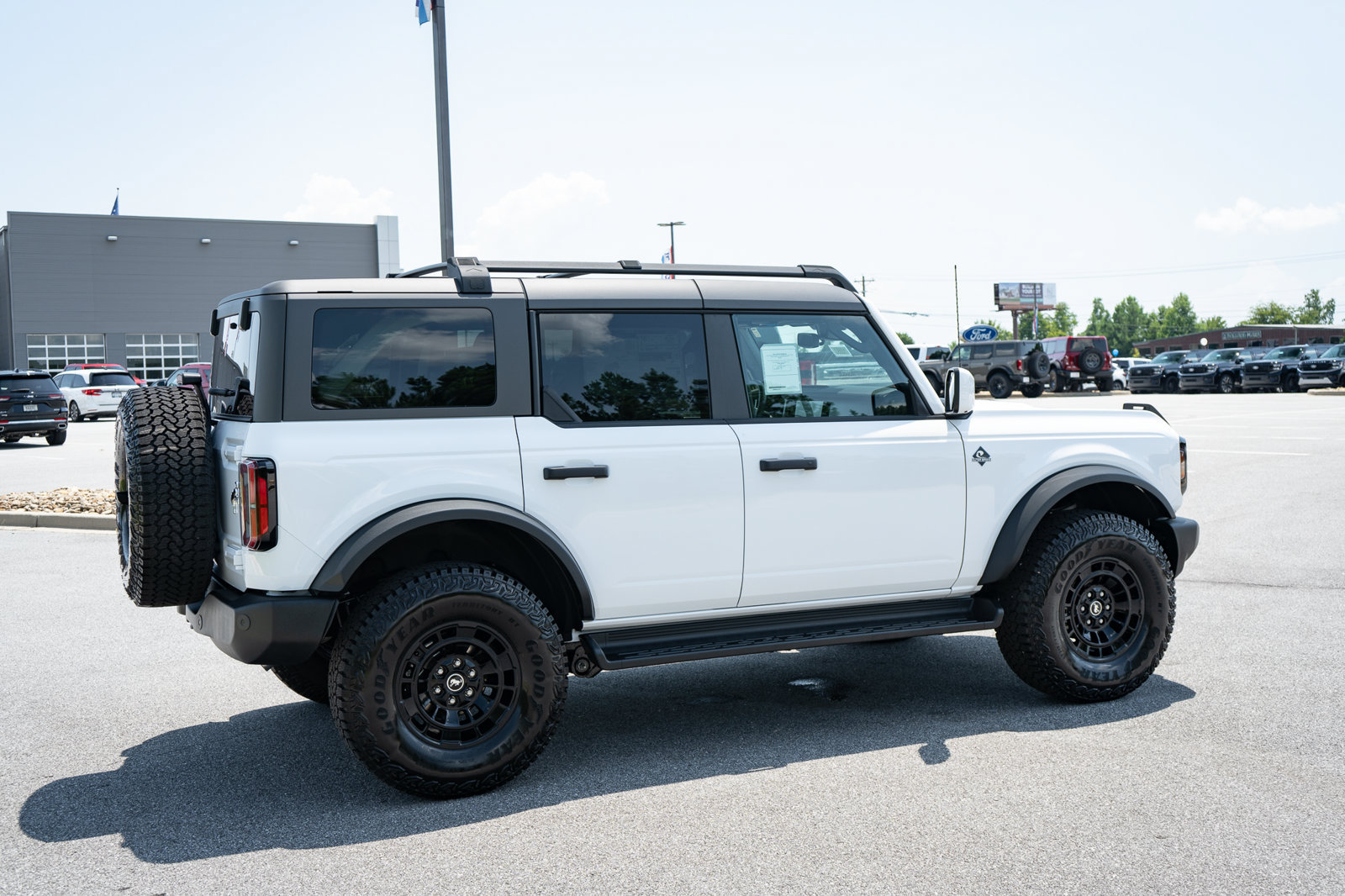 New 2026 Ford Bronco Outer Banks w/ Sasquatch Package AWD/4WD image 10