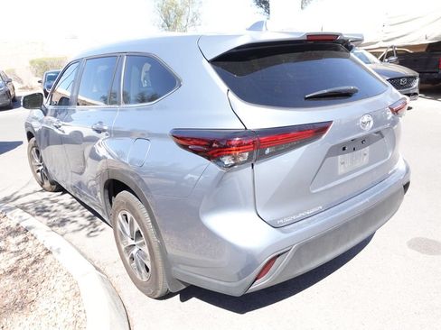 Certified 2024 Toyota Highlander XLE AWD/4WD image 1