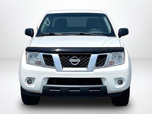 Used 2020 Nissan Frontier SV RWD image 2