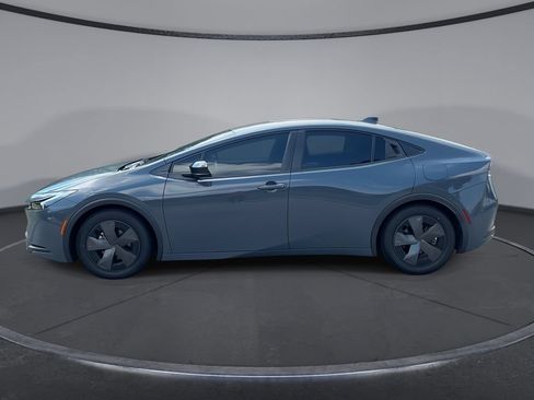 Used 2024 Toyota Prius LE FWD image 5
