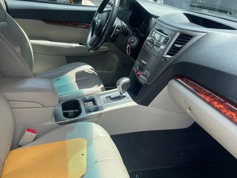 Used 2011 Subaru Outback 2.5i Limited AWD/4WD image 10