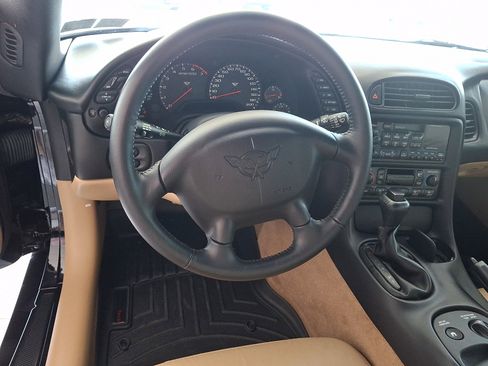 Used 2004 Chevrolet Corvette Convertible w/ Preferred Equipment Group image 10