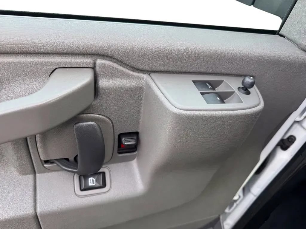 Used 2020 GMC Savana 3500 Extended w/ Driver Convenience Package RWD image 12