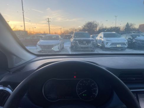 Used 2025 Nissan Versa SV image 33