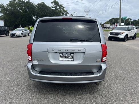Used 2019 Dodge Grand Caravan GT image 4