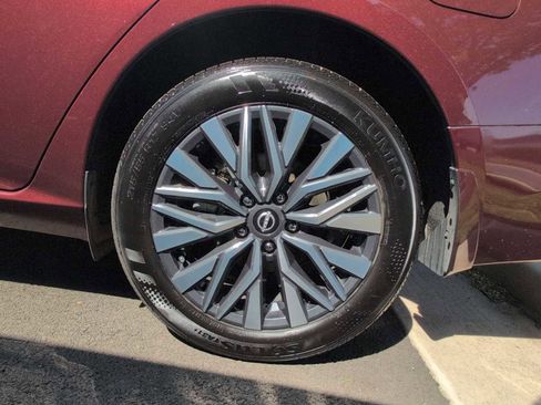 Used 2024 Nissan Altima 2.5 SV AWD/4WD image 14