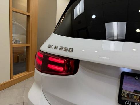 Used 2025 Mercedes-Benz GLB 250 image 6