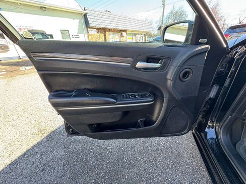 Used 2019 Chrysler 300 Touring w/ Sport Appearance Package image 28