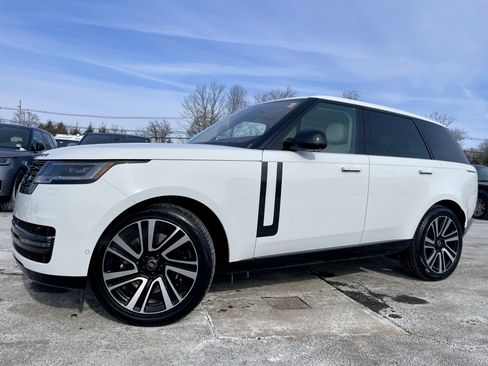 Used 2023 Land Rover Range Rover SE image 1