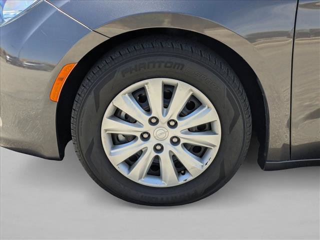 Used 2018 Chrysler Pacifica L FWD image 22