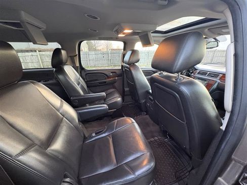 Used 2014 Chevrolet Suburban LTZ image 20