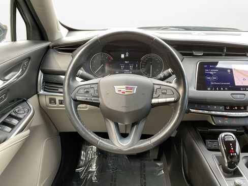 Used 2021 Cadillac XT4 Premium Luxury image 12