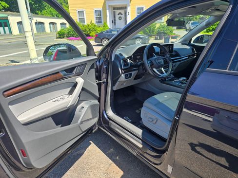Used 2019 Audi Q5 2.0T Premium Plus w/ Premium Plus Package AWD/4WD image 5