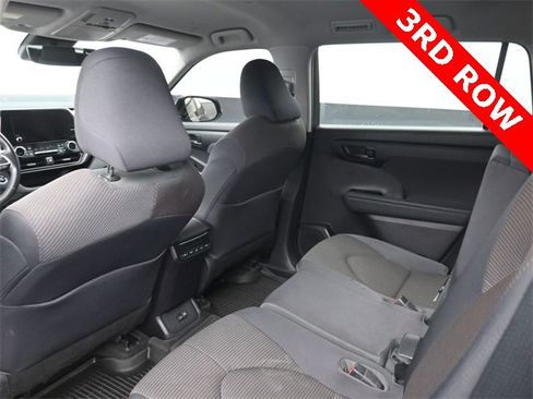 Used 2023 Toyota Highlander L image 28