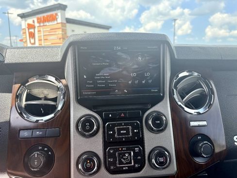 Used 2014 Ford F250 Lariat w/ Lariat Interior Package AWD/4WD image 13