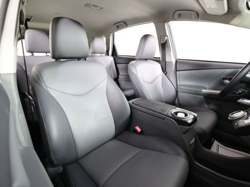 Used 2014 Toyota Prius V Three image 24