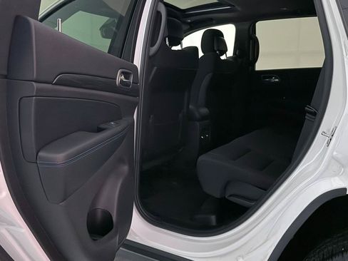 Used 2019 Jeep Grand Cherokee Laredo AWD/4WD image 21