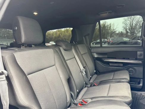 Used 2018 Ford Expedition XLT image 30