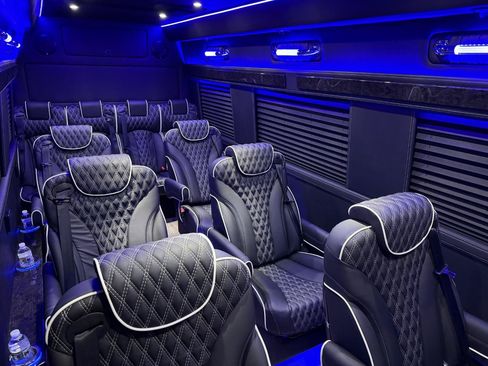 Used 2024 Mercedes-Benz Sprinter 3500 image 2