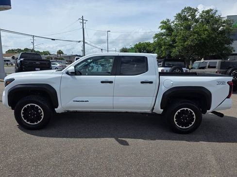 Used 2025 Toyota Tacoma TRD Off-Road AWD/4WD image 5