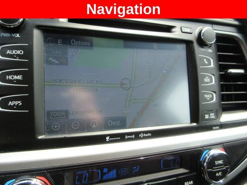 Used 2019 Toyota Highlander XLE AWD/4WD image 16