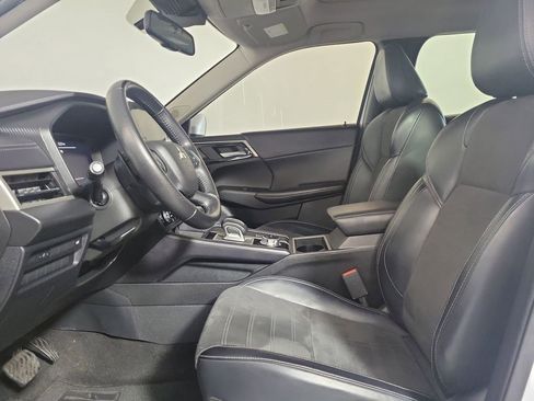 Used 2023 Mitsubishi Outlander SE image 12