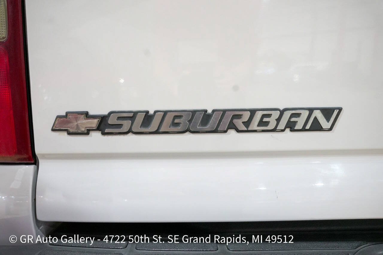 Used 2003 Chevrolet Suburban 2500 LT w/ LT Preferred Equipment Group AWD/4WD image 22