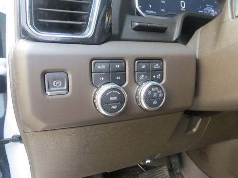 Used 2024 GMC Sierra 3500 Denali w/ Denali Reserve Package AWD/4WD image 21